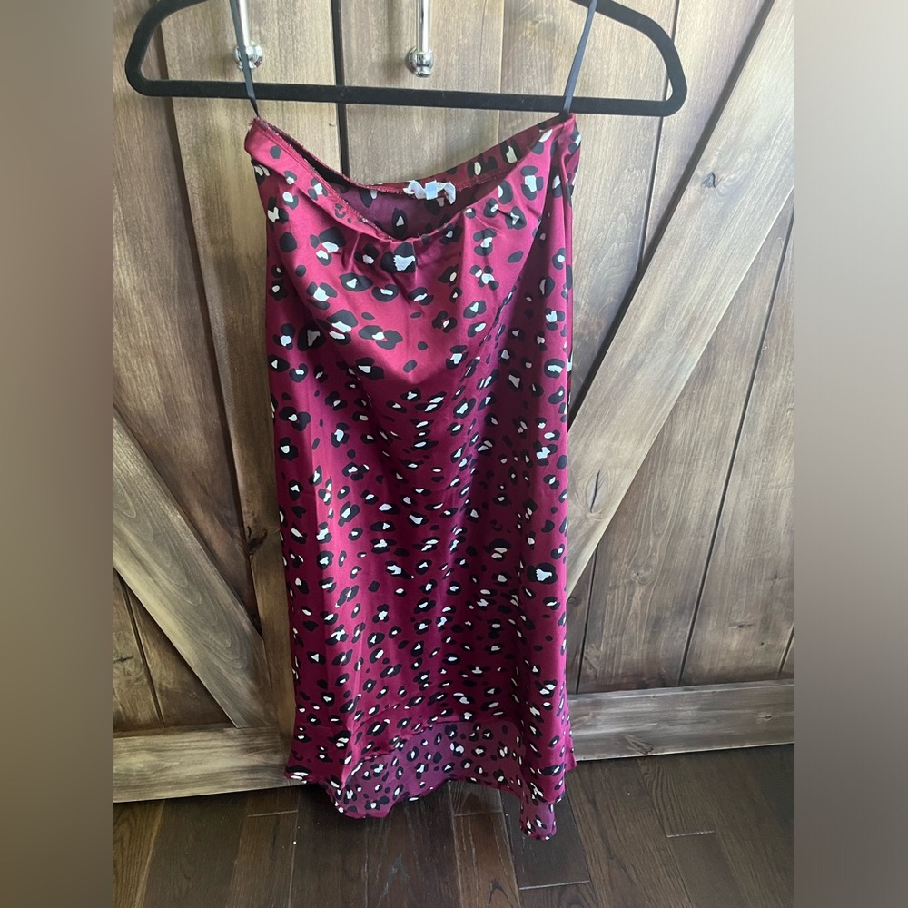 White Closet maroon leopard sexy skirt